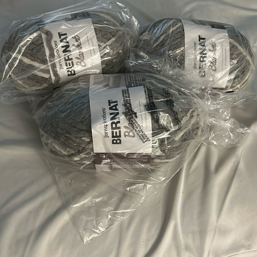 Bernat Blanket Yarn 3 Skeins 100%Polyester Silver Steel 10.5oz/300g NWT